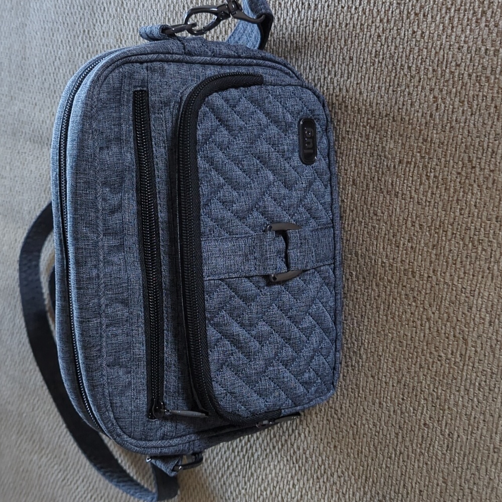 Lug Crossbody Bag, multiple compartments, barely used
